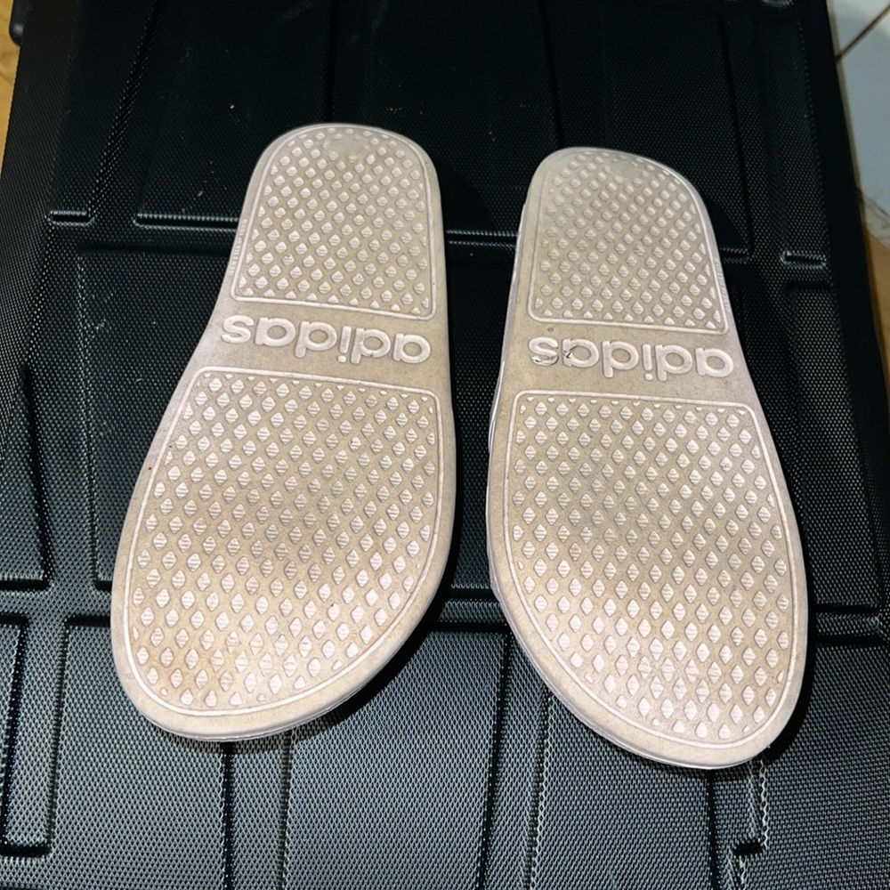 Comfy , light weight slides! - Picture 3 of 5